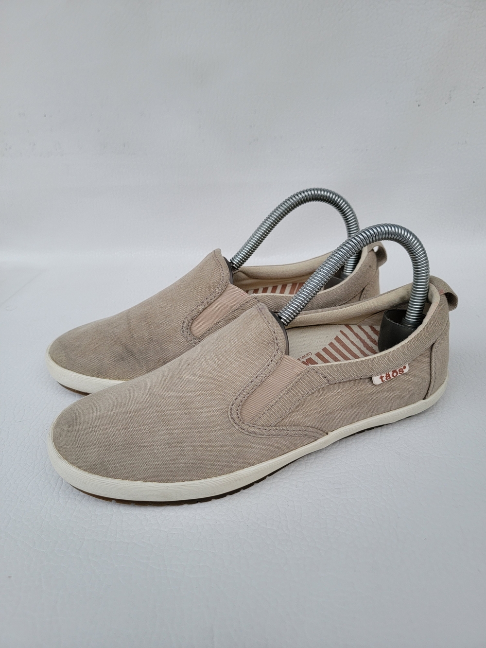 Taos Dandy brown  Canvas Slip On Sneakers Womens 7 Comfort Shoes The shoes show